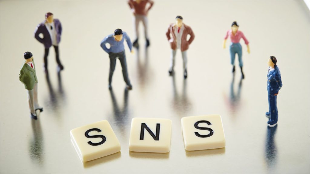 Facebook, X(Twitter), Instagram,TikTok,YouTube,LINEを徹底比較！特徴とユーザー数や年齢層をピックアップ