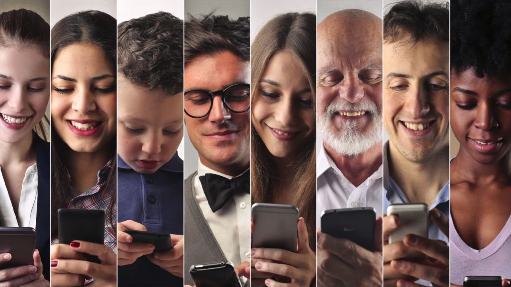 people-use-smartphone