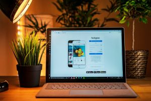 パソコン(PC)からインスタグラムに投稿やDM(ダイレクトメッセージ)を送る簡単な方法