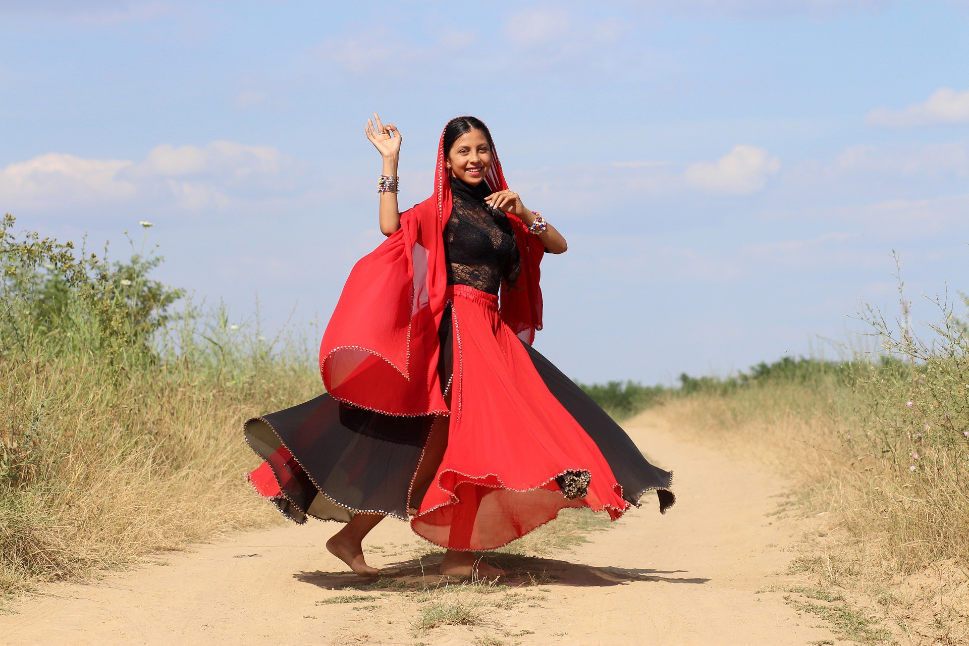 india-woman-dancing