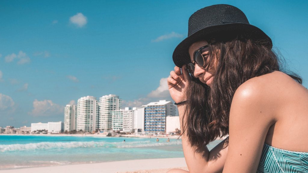 influencer-woman-hotel