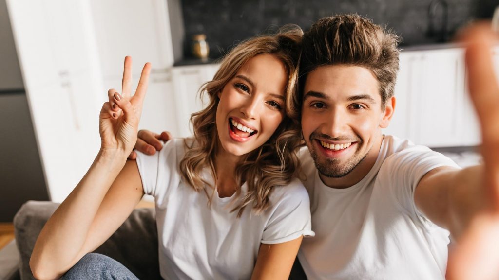 couple-selfie