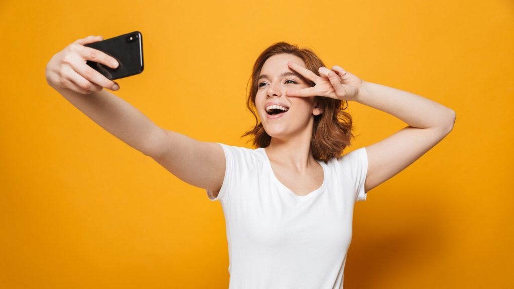 woman-selfie-1 (1)