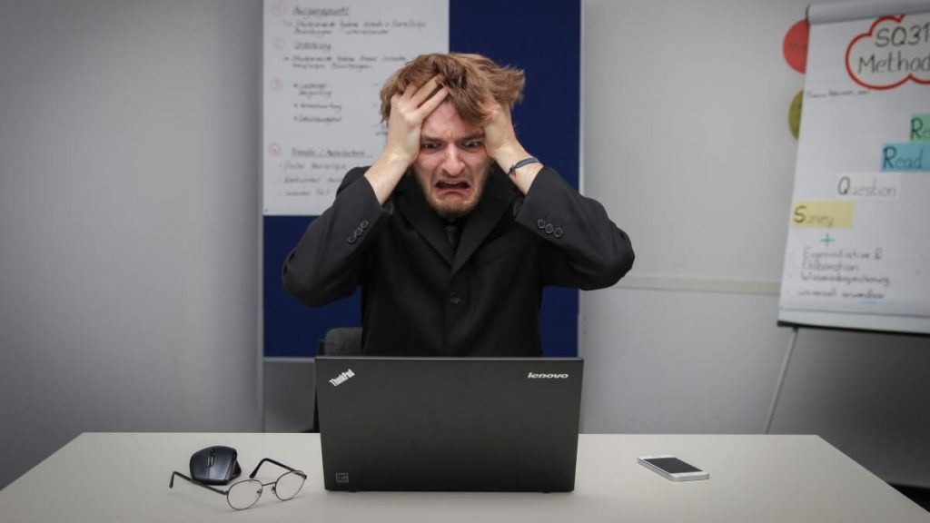 SNSの「炎上」って何？主な原因と企業ができる炎上対策をわかりやすく解説