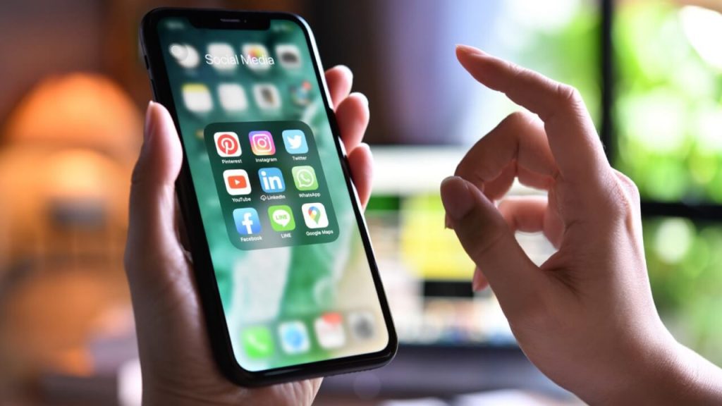 sns-social-media-smartphone