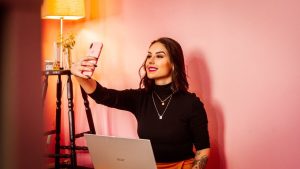 【2023年最新】Instagram・X・TikTok・YouTubeに投稿できる動画の長さは?人気SNSの最長時間と調整方法を解説