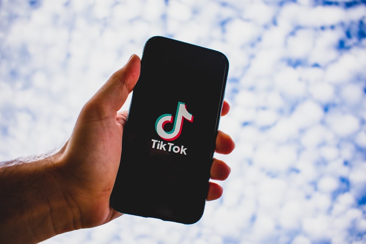 TikTok広告の課金方式・費用相場を解説【2023年最新版】