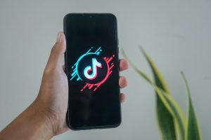 TikTokの音声読み上げ機能とは?使い方・できない場合の対処法も解説