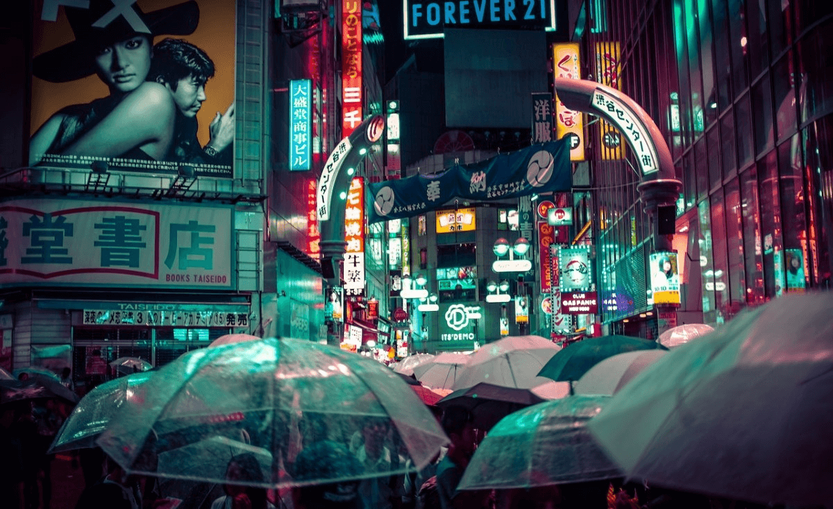 crowd-with-umbrellas