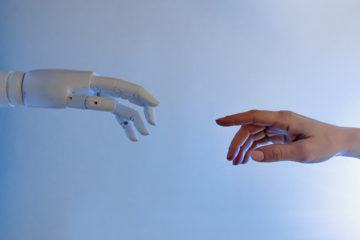 human-hand-and-robot-hand