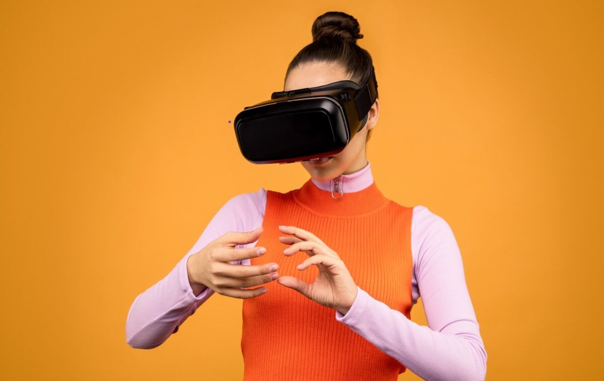 woman-wearing-vr-goggles