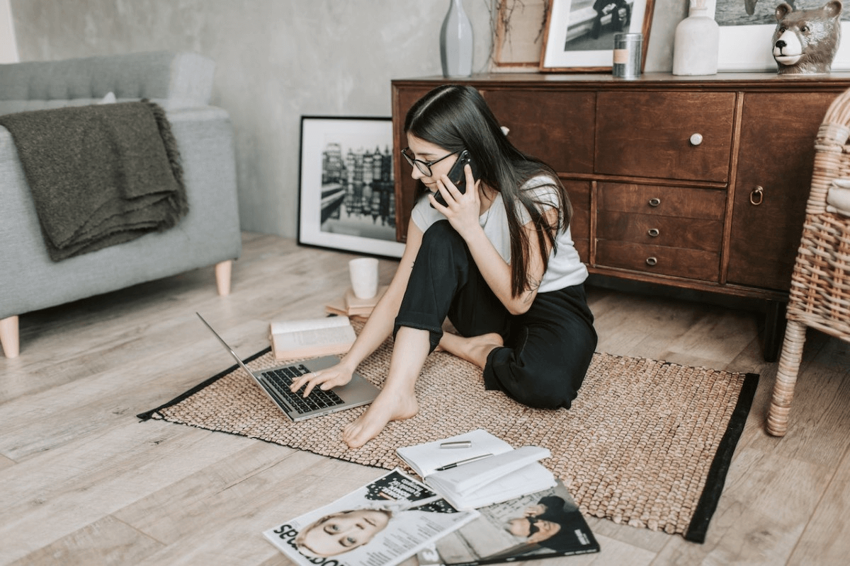 woman-making-a-phone-call