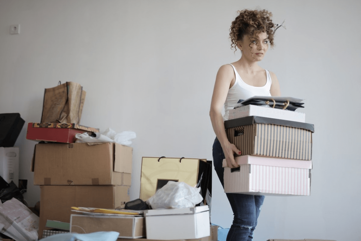 woman-packing-up-luggage