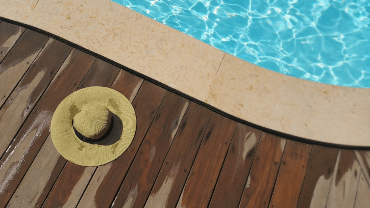 pool-and-straw-hat