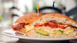 【グルメ編】インフルエンサーとコラボした企業の商品開発事例5選