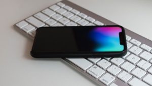 【最新ニュース】Xの有料サブスク「Xプレミアム」で、TLホームのメニュータブに「コミュニティノート」が固定可能に