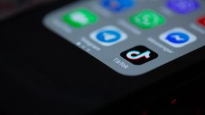 【最新ニュース】TikTok画面がタブレットや折りたたみ式ガジェットにも最適化!お気に入りの動画を大画面で視聴可能に