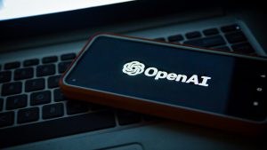【2024年最新】生成AI「ChatGPT」とは?SNSマーケティングで活用するメリット・使用方法などを分かりやすく解説