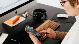 企業アカウントがSNSでフォロワーを増やす方法とは？プラットフォームごとにコツを解説！