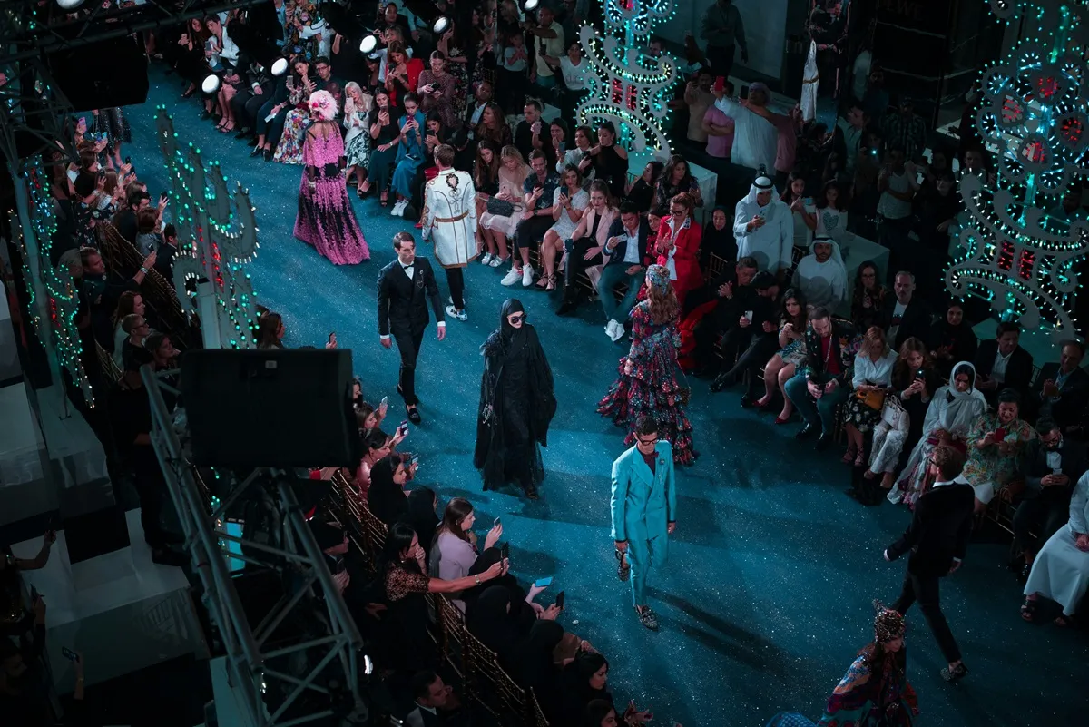 people-fashion-show-on-stage