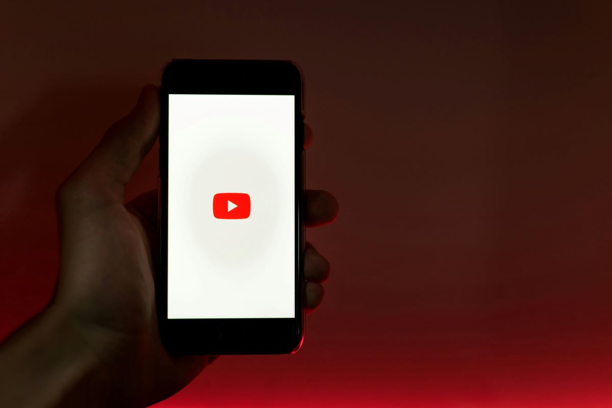 YouTube、生成AI音楽リミックス機能を拡大。ショート動画でライブ配信通知も可能に