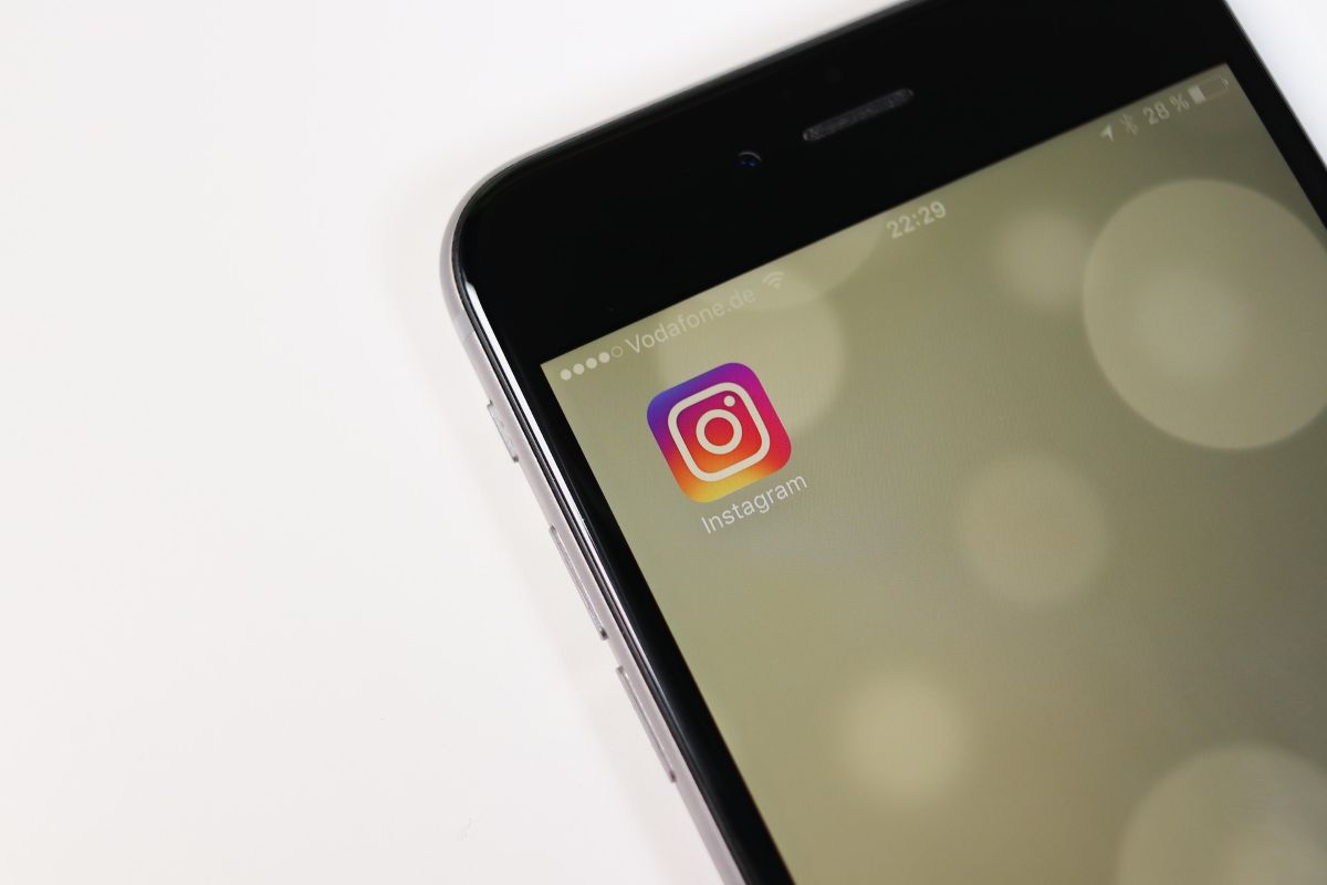 【最新ニュース】Instagram、リール動画の新たな分析指標「視聴率」を追加！クリエイターのパフォーマンス向上を支援