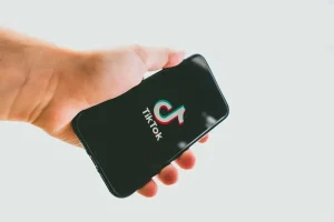 【最新ニュース】TikTok、ファクトチェックを補完する「コミュニティノート」機能を導入