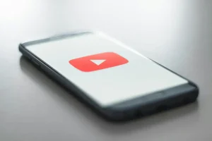 【最新ニュース】YouTube、全YPPクリエイターに自動吹き替え機能を提供開始。「コンボギフティング」も追加。