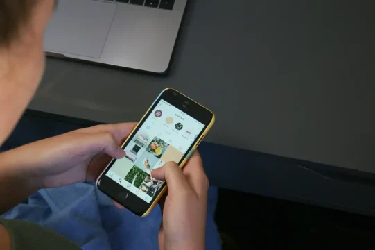 【2026年最新】インスタグラムのリポストとは？アプリや使い方を解説
