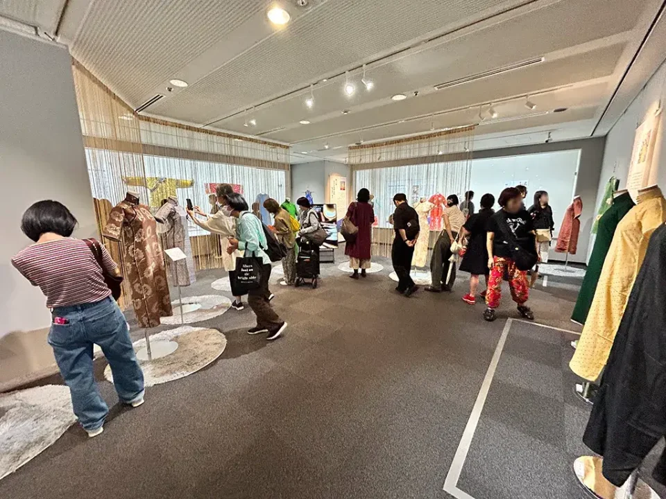china-dress-exhibition-venue-2